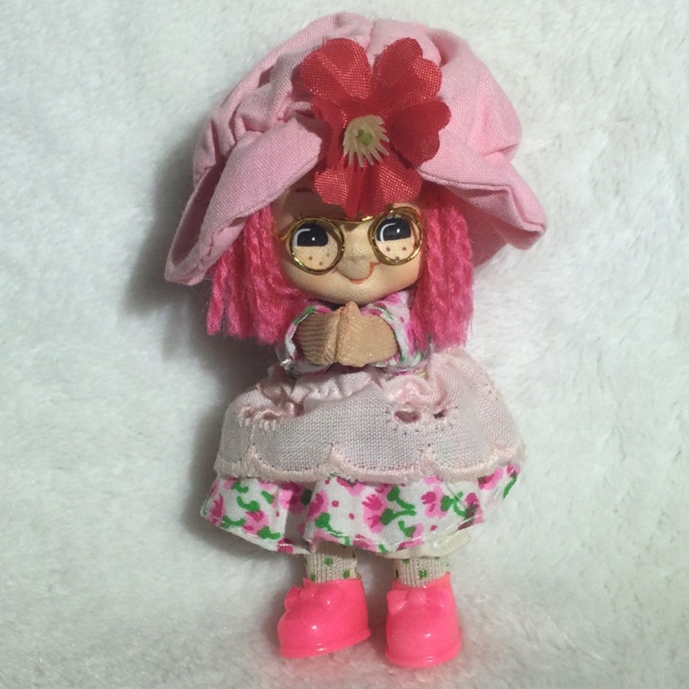 Cute little girl w/ Strawberry Pink Bair & Freckles freckles with glasses